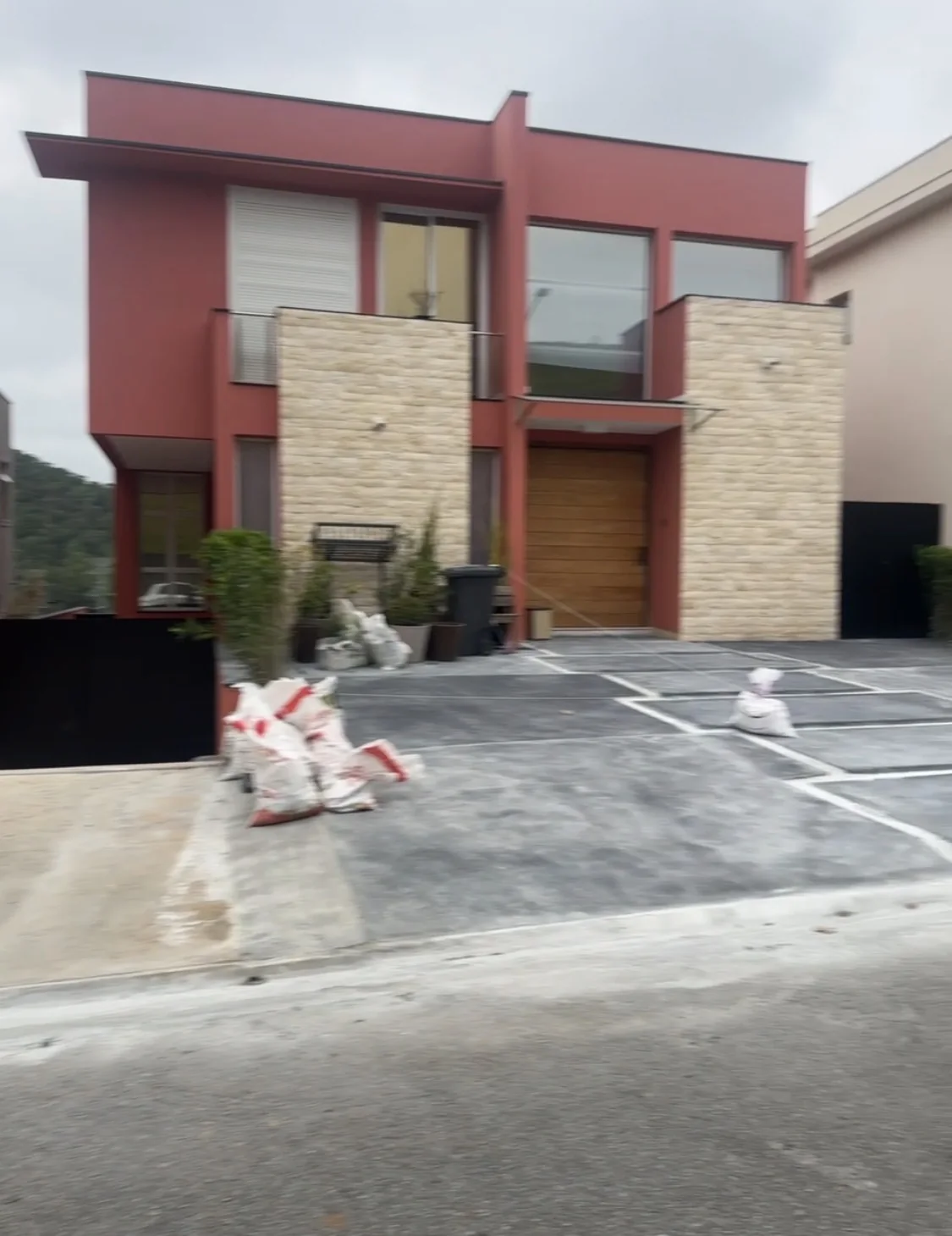 Referência visual de construcoes residenciais apresentada no site original da Serra Ferro